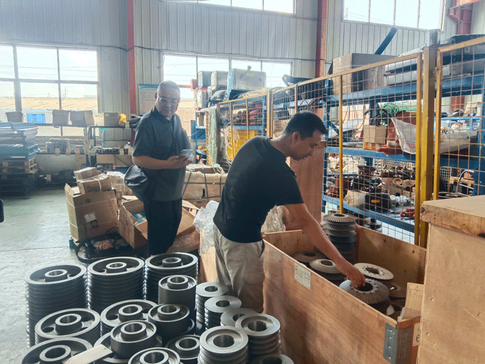 Willkommen ausländische Freunde, unser Unternehmen zu besuchen und Maschinen zu bestellen! Willkommen ausländische Freunde, unser Unternehmen zu besuchen und Maschinen zu bestellen!