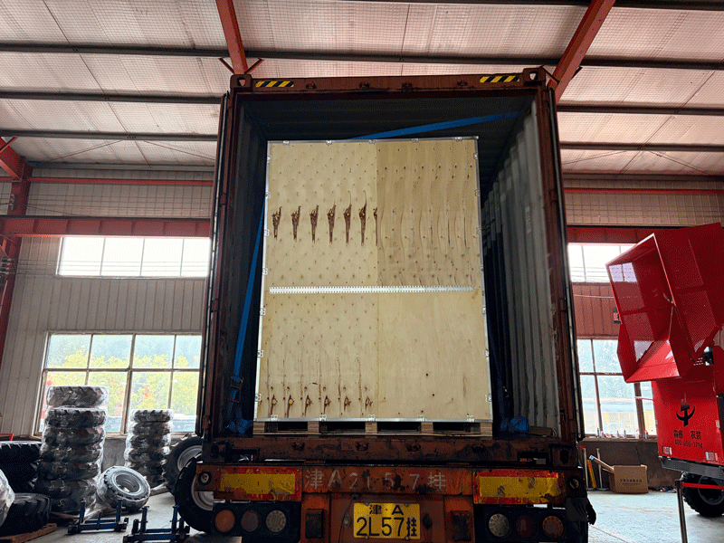 Weltweit für Furore sorgen! Der kompakte Silagehäcksler Senrui 4Qz-1600 ist vollständig montiert und containerweise für den Export in Überseemärkte verladen Weltweit für Furore sorgen! Der kompakte Silagehäcksler Senrui 4Qz-1600 ist vollständig montiert und containerweise für den Export in Überseemärkte verladen